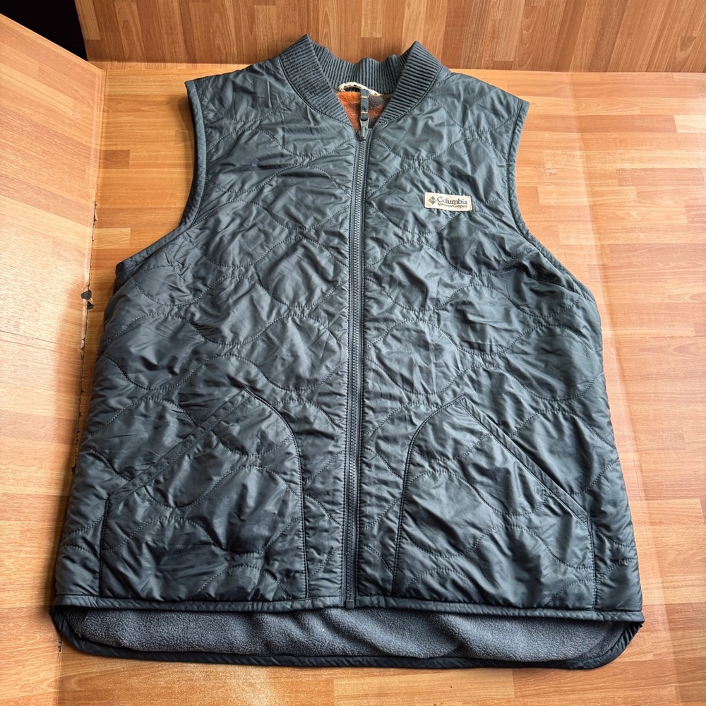 Columbia PNW Reversatility Reversible Fleece vest size XL, brown camo